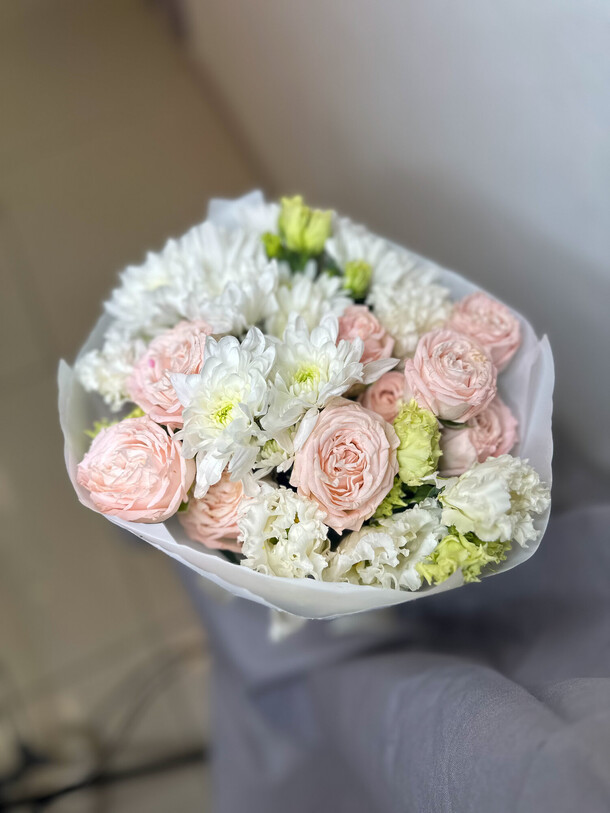 Сборный нежный букет, артикул F1242415 - 3080 рублей, доставка по городу. Flawery - доставка цветов