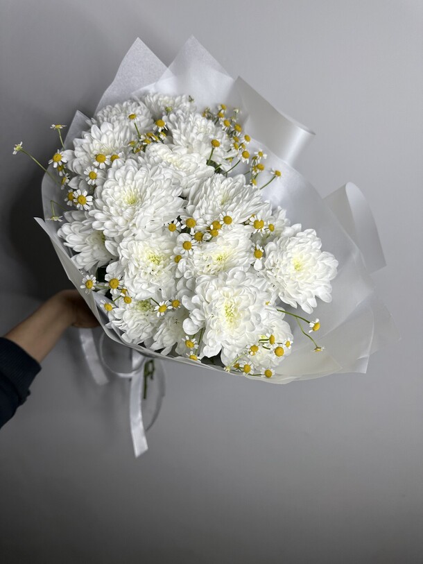 Ромашки и хризантемы 🥰, артикул F1266767 - 3179 рублей, доставка по городу. Flawery - доставка цветов