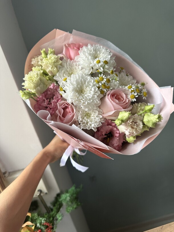 Летний букет, артикул F1308395 - 2970 рублей, доставка по городу. Flawery - доставка цветов