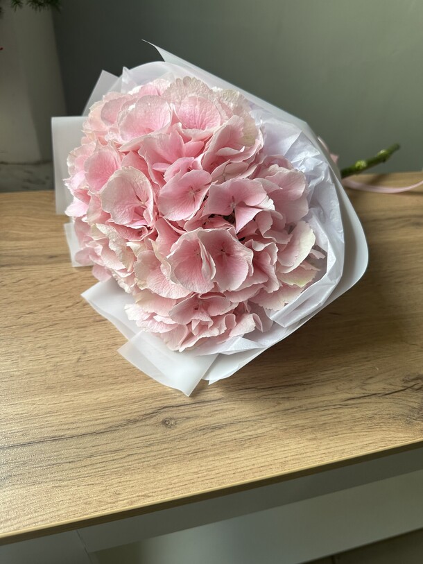 Розовая гортензия, артикул F1312396 - 2200 рублей, доставка по городу. Flawery - доставка цветов