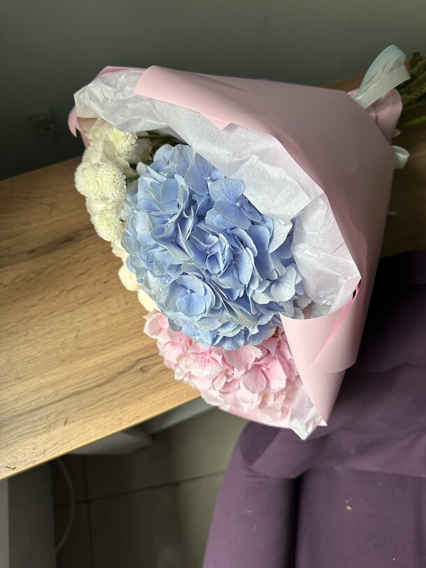 Роскошный букет с гортензией, артикул F1319308 - 6600 рублей, доставка по городу. Flawery - доставка цветов