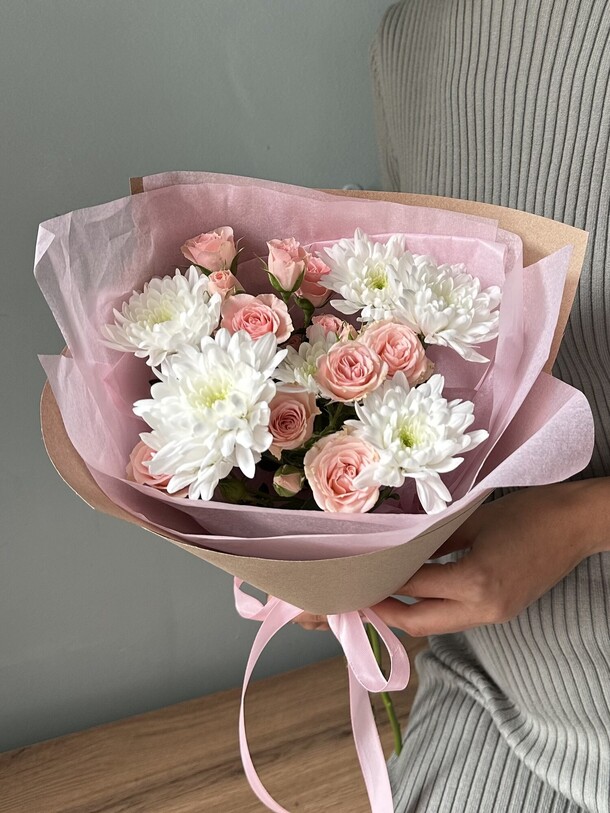 Букет -комплимент, артикул F1330580 - 1639 рублей, доставка по городу. Flawery - доставка цветов