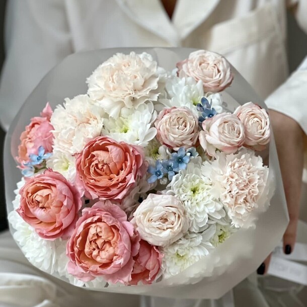 Букетов с роскошными розами, артикул F1334213 - 4290 рублей, доставка по городу. Flawery - доставка цветов