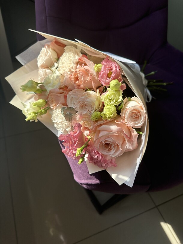 Очень нежный и осенний букет, артикул F1340146 - 4950 рублей, доставка по городу. Flawery - доставка цветов