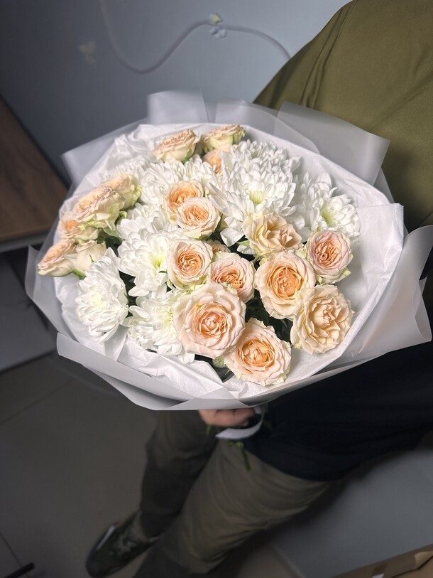 Сборный букет, артикул F1365486 - 3080 рублей, доставка по городу. Flawery - доставка цветов