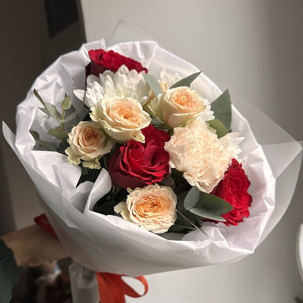 Букет-комплимент, артикул F1369342 - 2310 рублей, доставка по городу. Flawery - доставка цветов