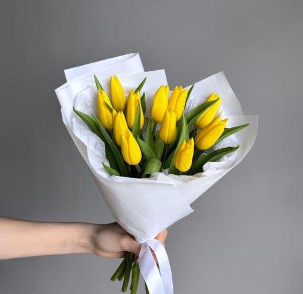 Букет желтых тюльпанов, артикул F1393678 - 2189 рублей, доставка по городу. Flawery - доставка цветов