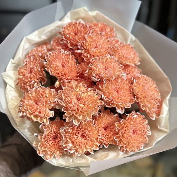 Букет персиковых хризантем, артикул F1485421 - 2750 рублей, доставка по городу. Flawery - доставка цветов