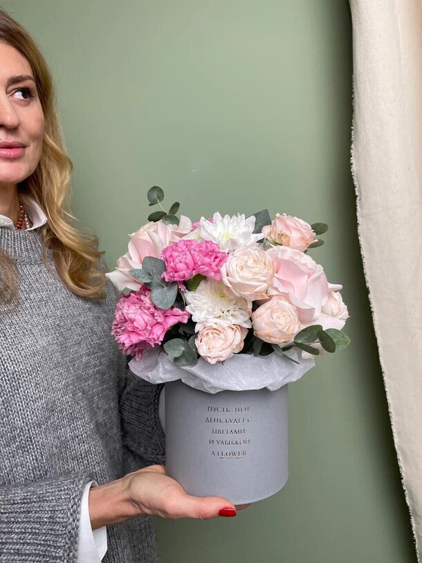 Box "миссис хариз едет в париж 2.0", артикул F1241415 - 7020 рублей, доставка по городу. Flawery - доставка цветов