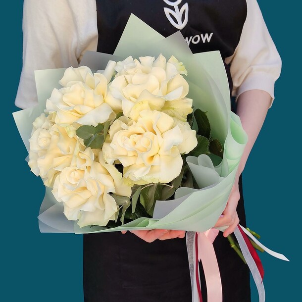 Белый шоколад букет необычных роз, артикул F1235393 - 2364 рублей, доставка по городу. Flawery - доставка цветов