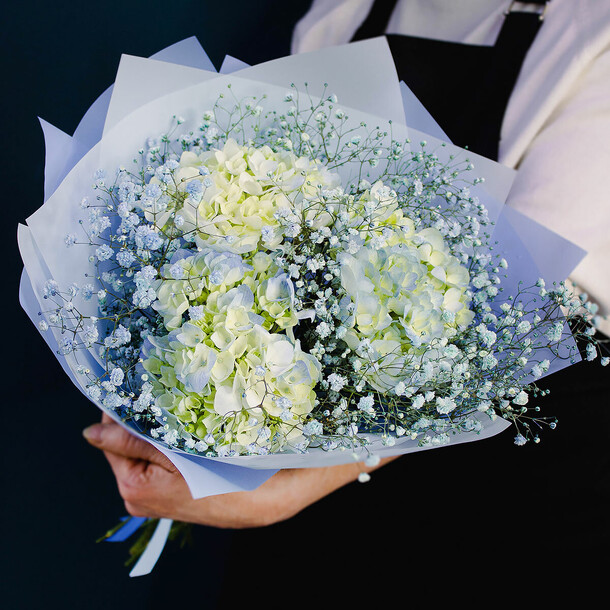 Букет голубых гортензий, артикул F1235408 - 3080 рублей, доставка по городу. Flawery - доставка цветов