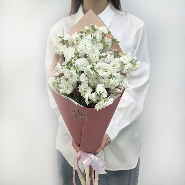 Белоснежность букет маттиол, артикул F1299894 - 3630 рублей, доставка по городу. Flawery - доставка цветов