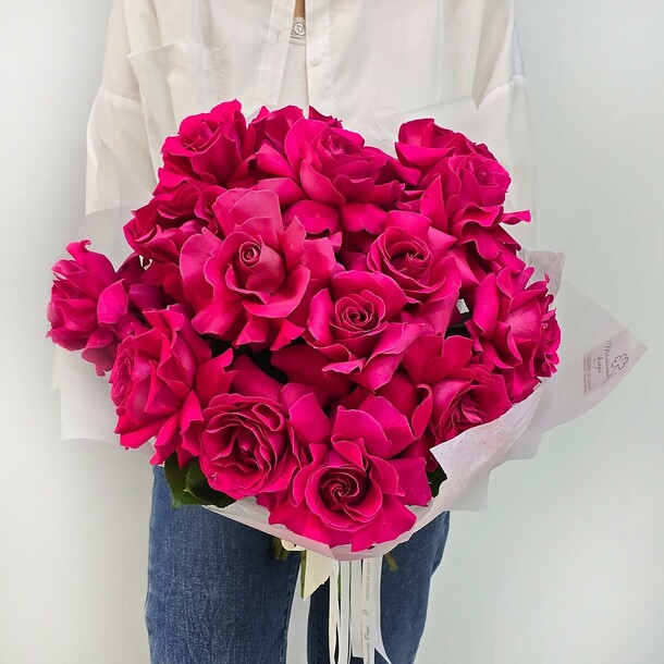 Букет шикарный малиновая фуксия ароматных роз пинк флойд, артикул F1310272 - 7480 рублей, доставка по городу. Flawery - доставка цветов