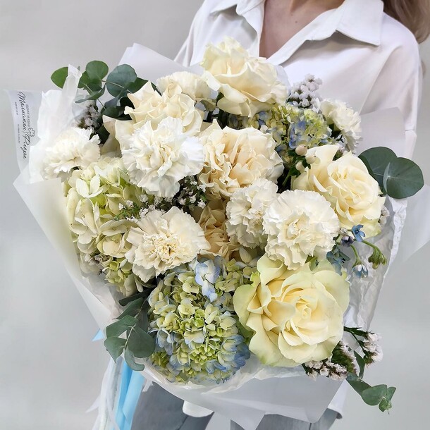 Нега белая букет французских роз и гортензий, артикул F1345126 - 9900 рублей, доставка по городу. Flawery - доставка цветов