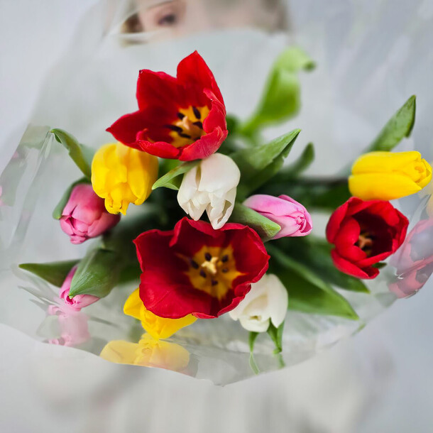 Букет тюльпанов запах весны, артикул F1386881 - 2591 рублей, доставка по городу. Flawery - доставка цветов