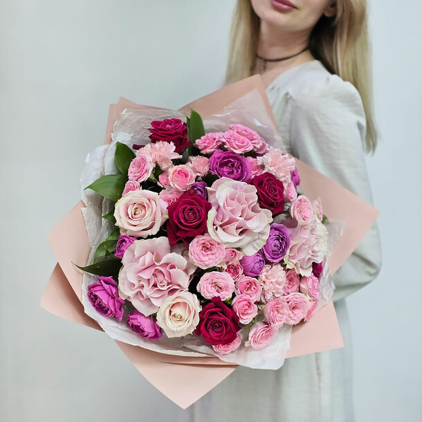 Охапка роз, артикул F1408562 - 7755 рублей, доставка по городу. Flawery - доставка цветов