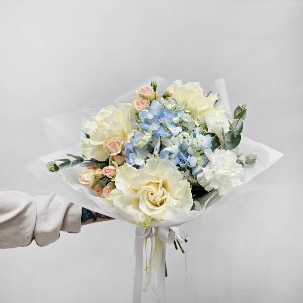 Голубое небо, артикул F1452253 - 3850 рублей, доставка по городу. Flawery - доставка цветов