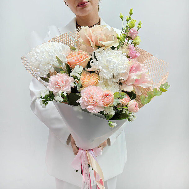 Букет «сияние женственности», артикул F1485355 - 5995 рублей, доставка по городу. Flawery - доставка цветов