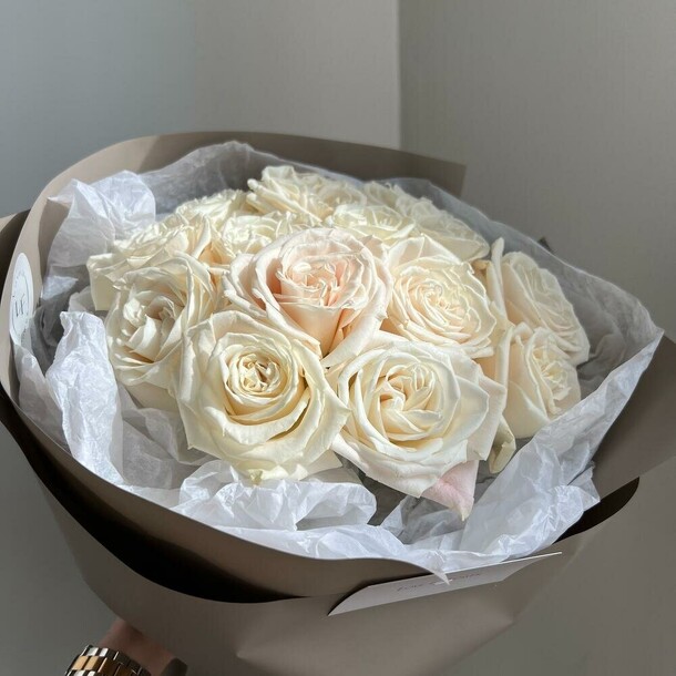 Белые розы, артикул F1270250 - 3600 рублей, доставка по городу. Flawery - доставка цветов