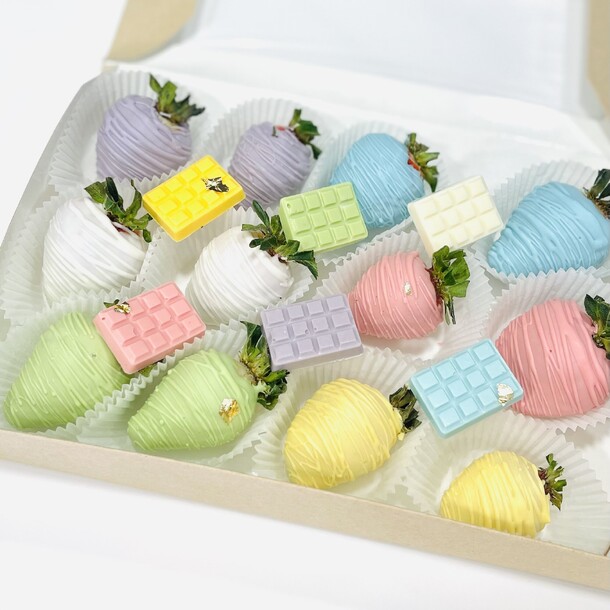 Клубника в шоколаде «акварель», артикул F1403503 - 2950 рублей, доставка по городу. Flawery - доставка цветов