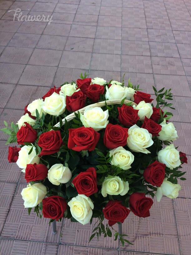 Корзина 51 роза, артикул F23783 - 24500 рублей, доставка по городу. Flawery - доставка цветов