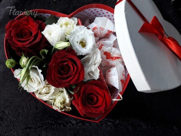 Сердечко "три розы", артикул F26441 - 4685 рублей, доставка по городу. Flawery - доставка цветов