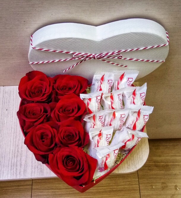 Сердце с красными розами, артикул F26444 - 4685 рублей, доставка по городу. Flawery - доставка цветов