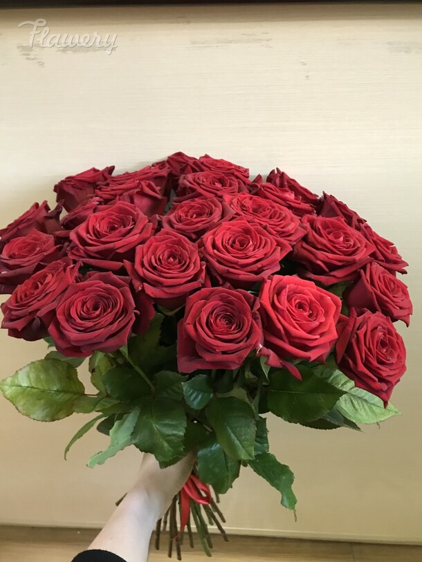 25 красных роз, артикул F33842 - 9000 рублей, доставка по городу. Flawery - доставка цветов