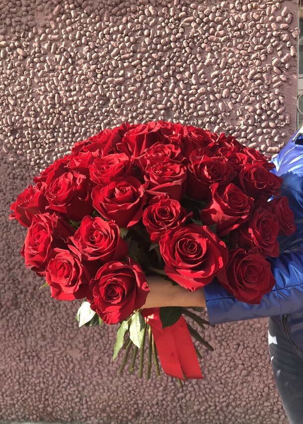 35 роз, артикул F53227 - 15000 рублей, доставка по городу. Flawery - доставка цветов