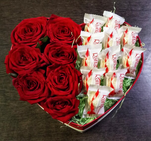 Сердце с красными розами 2, артикул F57996 - 4246 рублей, доставка по городу. Flawery - доставка цветов