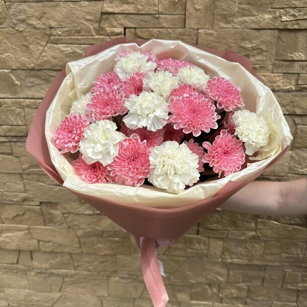 Букет хризантема с диантусами, артикул F1464845 - 4745 рублей, доставка по городу. Flawery - доставка цветов