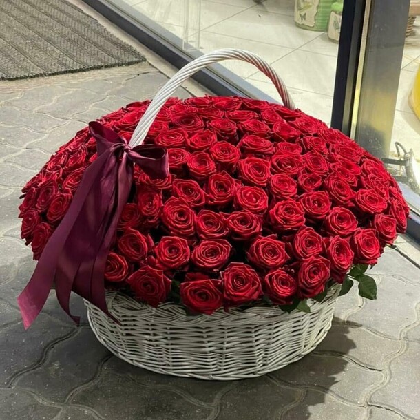 Роза в корзине, артикул F1076219 - 84886 рублей, доставка по городу. Flawery - доставка цветов