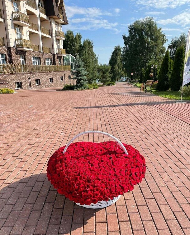 Огромный букет сердце, артикул F1084398 - 87999 рублей, доставка по городу. Flawery - доставка цветов