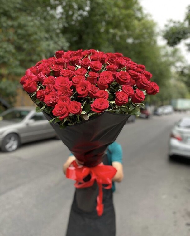 Метровая роза эквадор, артикул F1086217 - 21999 рублей, доставка по городу. Flawery - доставка цветов