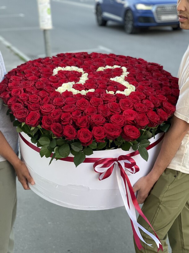 Розы в коробке «цифры», артикул F1122641 - 65999 рублей, доставка по городу. Flawery - доставка цветов