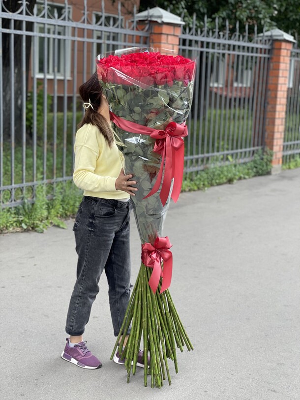 Роза гигант, артикул F1130060 - 76999 рублей, доставка по городу. Flawery - доставка цветов