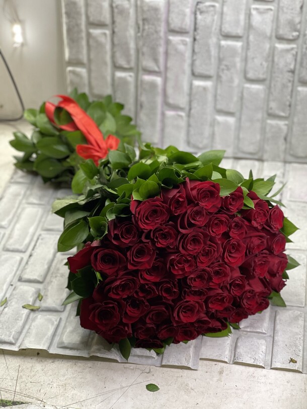 Бордовая эквадорская роза, артикул F1140527 - 21999 рублей, доставка по городу. Flawery - доставка цветов