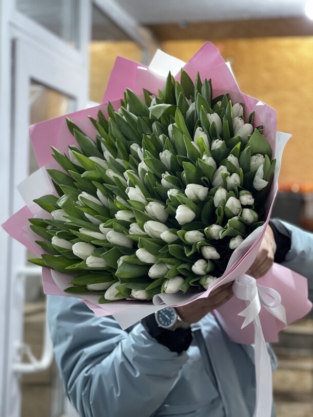 Белые тюльпаны, артикул F1173440 - 21999 рублей, доставка по городу. Flawery - доставка цветов