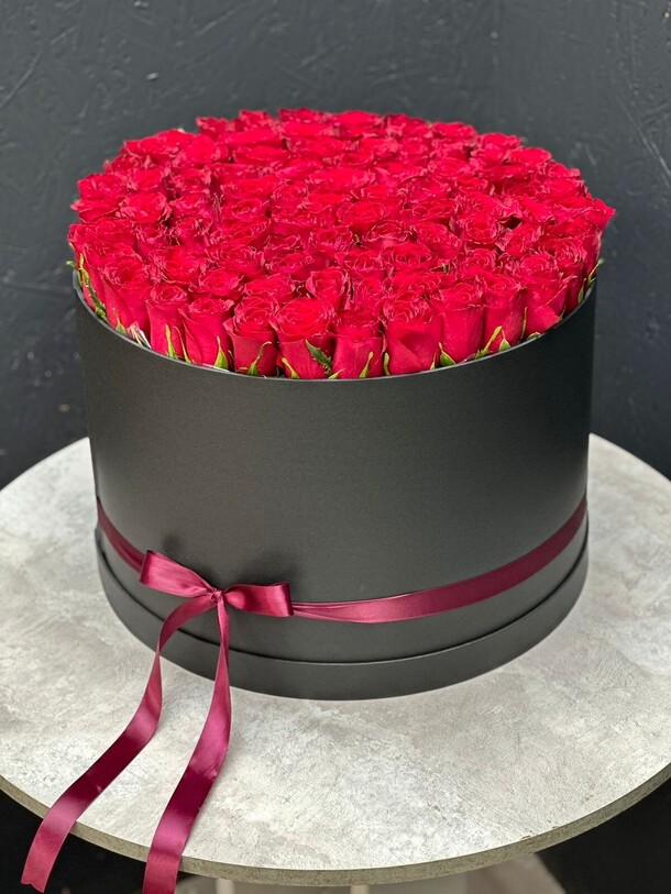 101 эквадорская роза в коробке, артикул F1337462 - 27499 рублей, доставка по городу. Flawery - доставка цветов