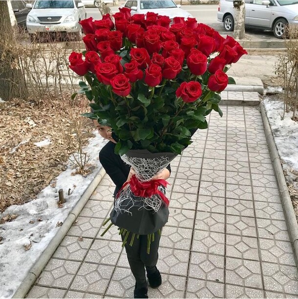 Длинная роза, артикул F22477 - 21999 рублей, доставка по городу. Flawery - доставка цветов