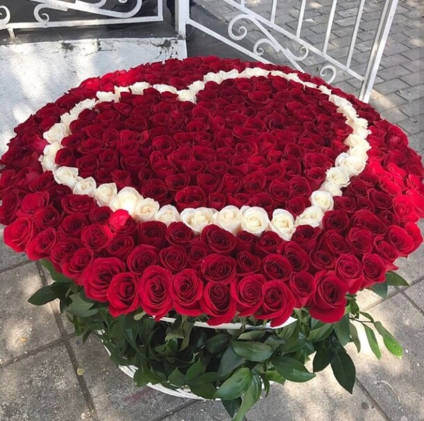 Огромное сердце в корзине, артикул F22758 - 168594 рублей, доставка по городу. Flawery - доставка цветов