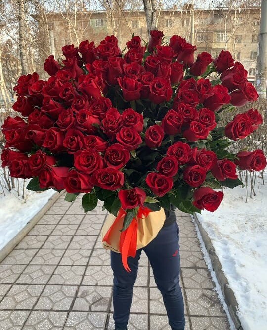 101 из шикарных роз, артикул F25530 - 32999 рублей, доставка по городу. Flawery - доставка цветов