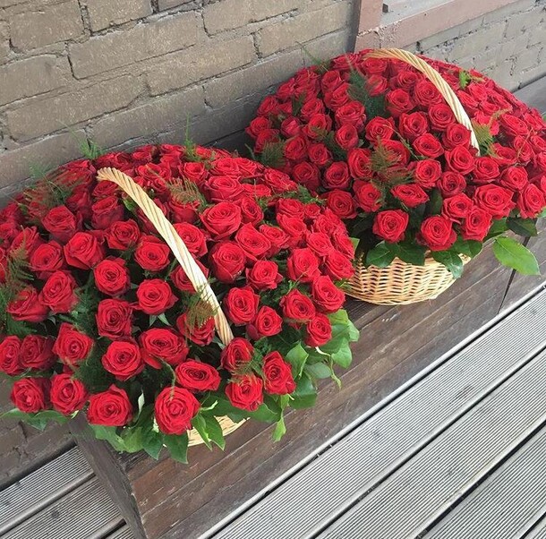 Розы в корзине, артикул F30124 - 90778 рублей, доставка по городу. Flawery - доставка цветов