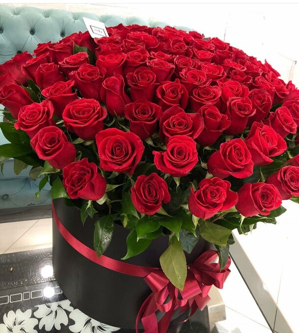 Красная роза в коробке, артикул F33903 - 27499 рублей, доставка по городу. Flawery - доставка цветов