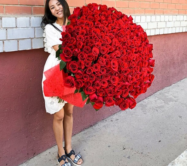 Шикарные огромные розы, артикул F33918 - 77947 рублей, доставка по городу. Flawery - доставка цветов