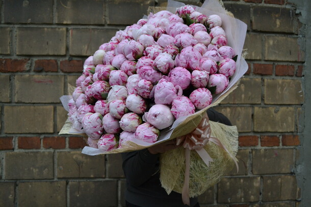 Пион сара бернар, артикул F59422 - 109999 рублей, доставка по городу. Flawery - доставка цветов