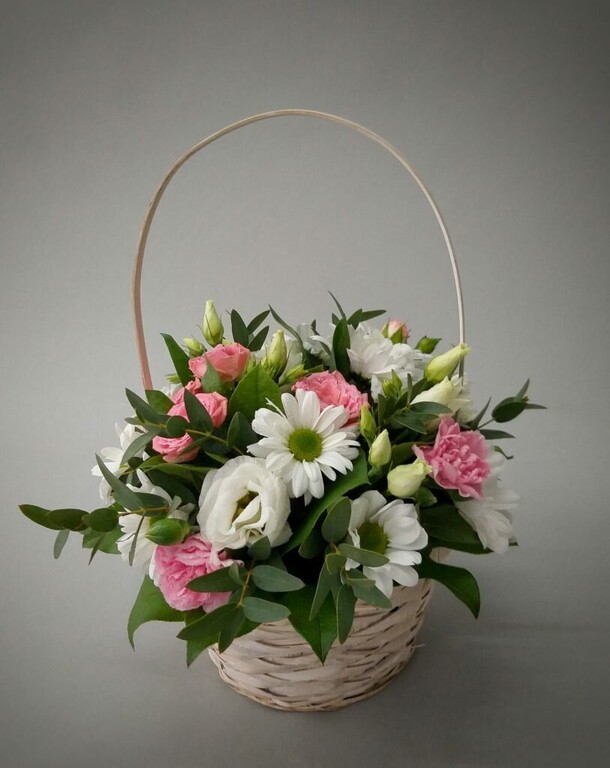 Весенняя корзиночка, артикул F103370 - 3700 рублей, доставка по городу. Flawery - доставка цветов