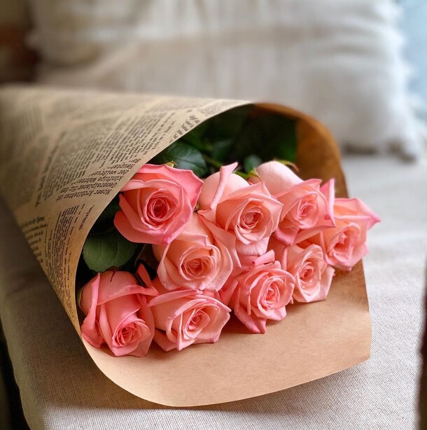 9 коралловых роз, артикул F42119 - 3300 рублей, доставка по городу. Flawery - доставка цветов