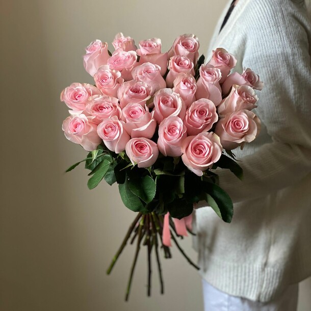 25 роз, артикул F1268305 - 16369 рублей, доставка по городу. Flawery - доставка цветов