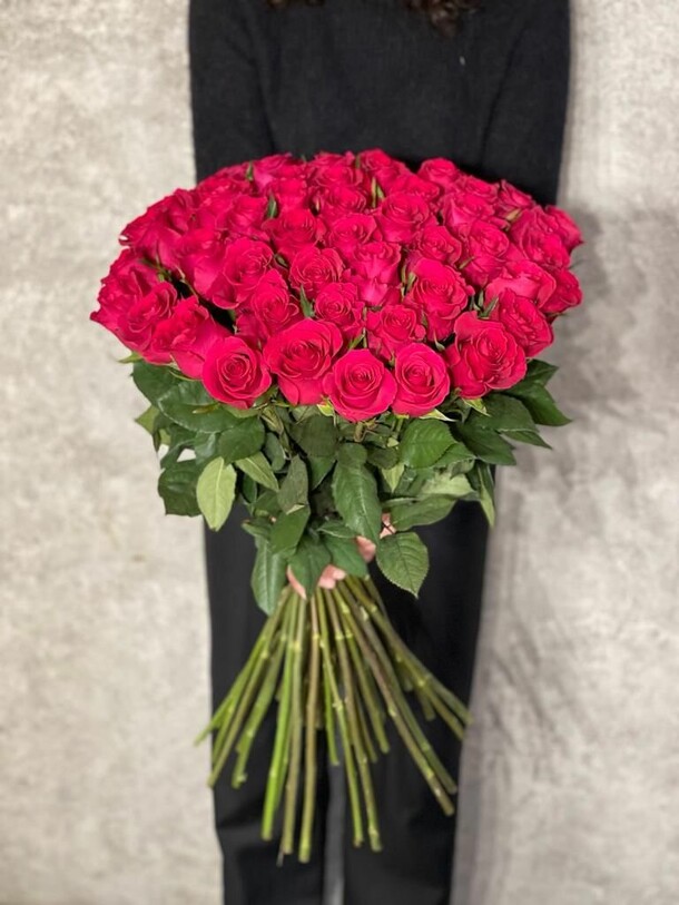 55 малиновых роз 🌹, артикул F1268355 - 35782 рублей, доставка по городу. Flawery - доставка цветов